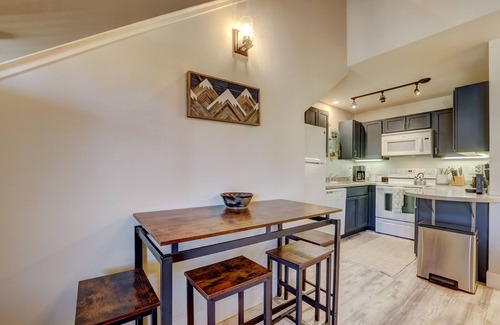 Tahoe Village Condo | Steps to trails & Stagecoach lift. Minutes to the Lake & Heavenly Village.