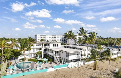 Lauderdale-by-the-Sea Condo | Steps to the Sand! Coastal Condo with Heated Pool Access