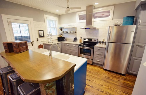Saint Simons Island House | Steps to Village! 2BR, 2BA, Sleeps 6, Beach Gear