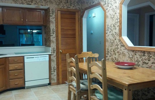 Southside Condo | STERILIZED Condo Central to Everything in Jacksonville Florida