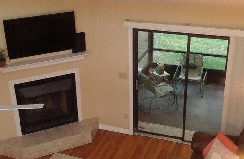 Southside Condo | STERILIZED Condo Central to Everything in Jacksonville Florida