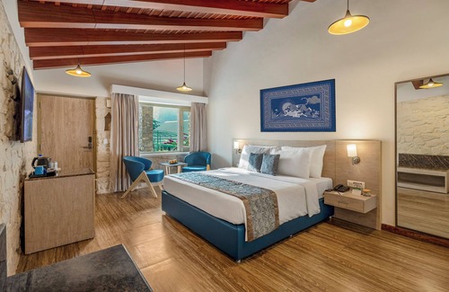 Jakh Hotel | Sterling Corbett