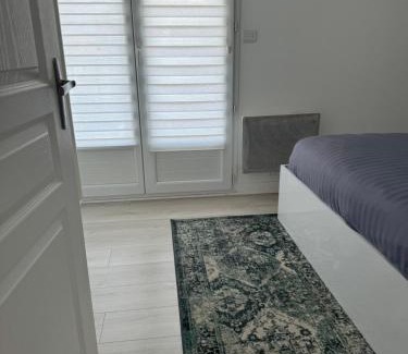 Les Pavillons-sous-Bois Apartment | Stet Teodora
