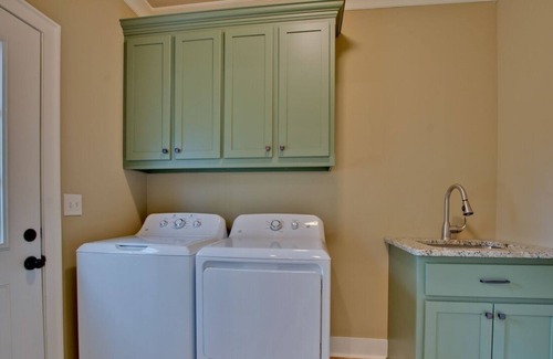 Huntsville House | "Stevens Reserve" Luxury Home Sleeps 8 in Downtown Huntsville
