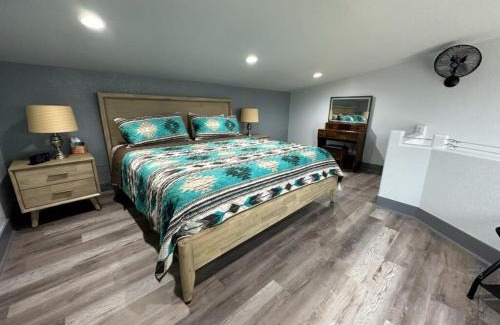 Johnson City House | Stevie Ray In The Hill Country - Hacienda Amor