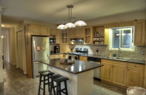 Manitoba Cabin | Still Cove Cabin, Lakefront Serenity