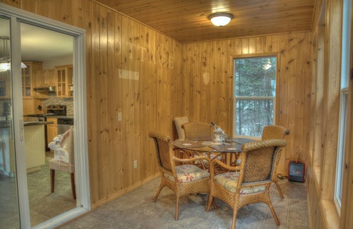 Manitoba Cabin | Still Cove Cabin, Lakefront Serenity