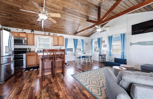Cedar Lane House | Still Steel Beachin' - Waterfront Beach Cottage on the ICW