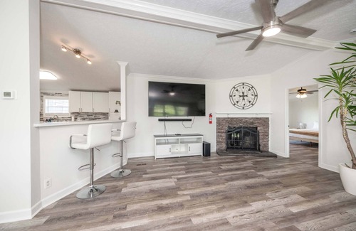 Williamstown House | Stillwater Hollow - For 8!