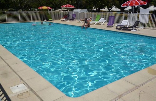 Moncrabeau Ski Chalet | Stilt house with terrace for 2 guests