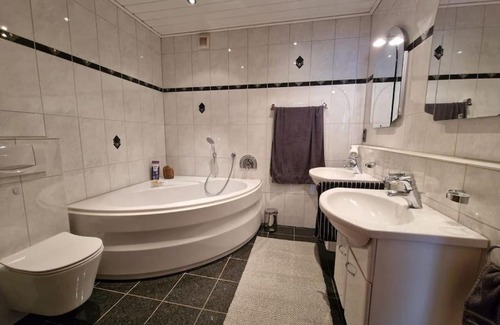Juechen Apartment | Stilvolle EG-Wohnung