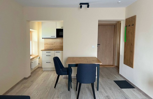 Traunstein Apartment | Stilvolle Ferienwohnung Rauschberg, 39qm, Balkon, Bergblick