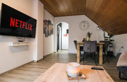 Neef Apartment | Stilvolle Wellness-Ferienwohnung in Neef Whirlpool, Sauna, Grill, Fitness, Billard & Moselblick