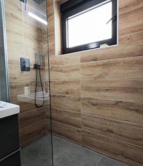 Furstenfeldbruck District Apartment | Stilvolle zwei Etagenwohnung, Parkplatz