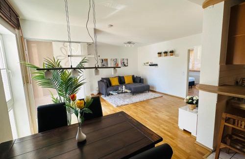 Wiesdorf Apartment | Stilvolles Business-Apartment mit Balkon in Leverkusen Wiesdorf - All-Inclusive Wohnen