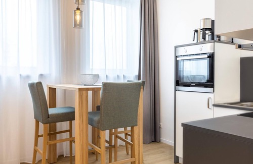 Wismar Apartment | Stilvolles, Topmodernes Eck-apartment mit Hafenblick im Alten Hafen Wismars