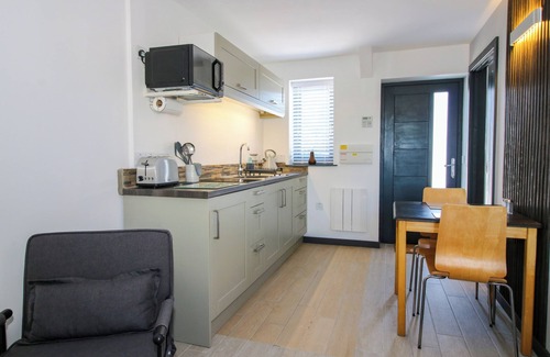 Bromlow Cottage | STIPER VIEW BARN 1, family friendly, with a garden in Gravels Bank