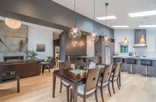 Sproat Lake House | Stirling Arm Lakehouse Luxury Retreat on Vancouver Island.