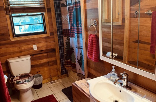 McArthur Cabin | Stix & Stones Retreat (Hocking Hills/Private Pool)