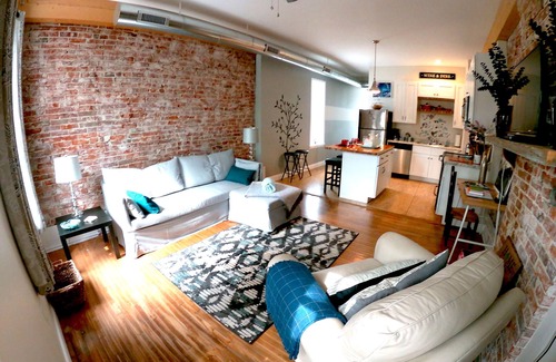Southwest Garden Apartment | StL's ‘The Hill' NBHD. Famous for all things Italian. Cozy & clean 2nd fl apt.