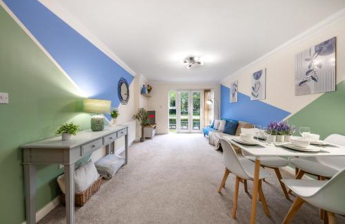 Bishop's Stortford Apartment | STN - Bishops's Stortford - Free Gated Parking - Two Bed Apartment - Perfect location for Stansted Airport