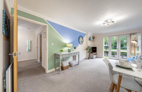 Bishop's Stortford Apartment | STN - Bishops's Stortford - Free Gated Parking - Two Bed Apartment - Perfect location for Stansted Airport