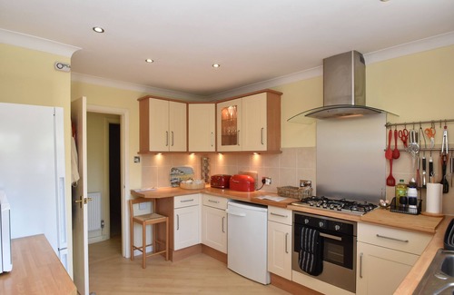 Icklesham House | Stoats, a family & dog friendly holiday home for 8, close to the beach & Rye