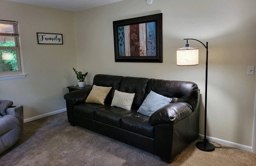 Collegedale House | Stock Cottage Cozy 2 BR, 2 Bath House next to Biology Trails and SAU