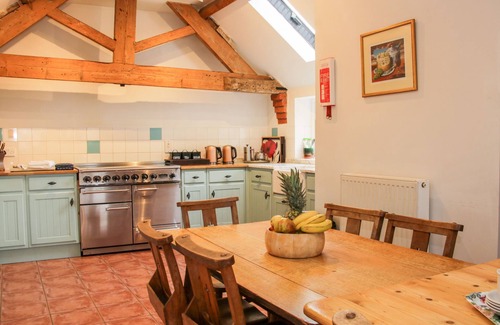 Eaton Mascott Cottage | STOCKBATCH GRANARY, pet friendly, with open fire in Shrewsbury