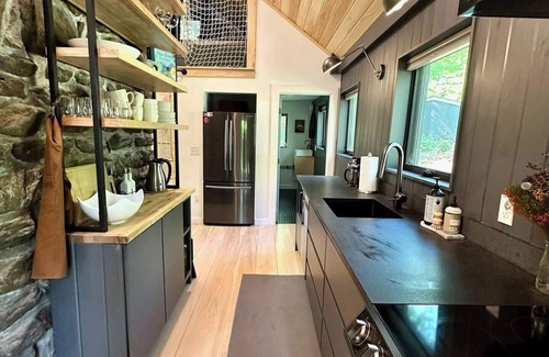 Lenox Dale Cabin | Stockbridge Snug- cabin luxury just steps to lake!