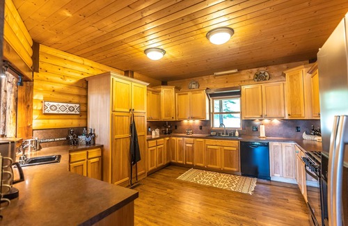 Ennice Cabin | Stocked Fishing Pond + Private + Hot Tub + Game Room!