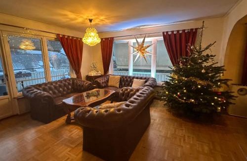 Ella park House | Stockholm Arlanda gratis parkering , Wifi, Fiber 1Gb, 2 enkelsängar, Långtidsboende rymligt o Garderober Room2