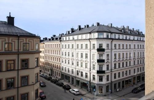 Norrmalm Apartment | Stockholm Loft Haven 3 Beds in a 1- Bedroom Gem - 917