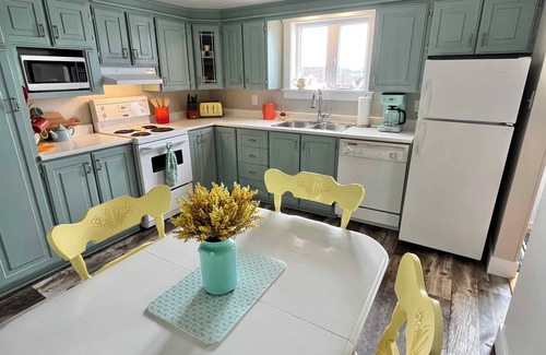 Twillingate House | Stockley's Saltbox Su