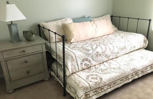 Country Club Estates House | Stockley street 311