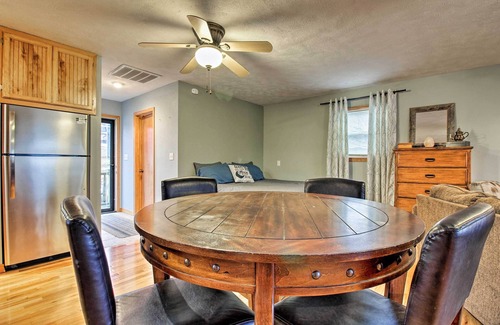 Umber View Heights Apartment | Stockton Lake Escape w/Kitchen, Half Mile to Lake