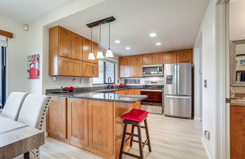 Stockton House | Stockton Vacation Rental Near Arena + Hospitals!