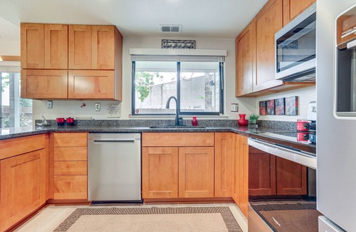 Stockton House | Stockton Vacation Rental Near Arena + Hospitals!