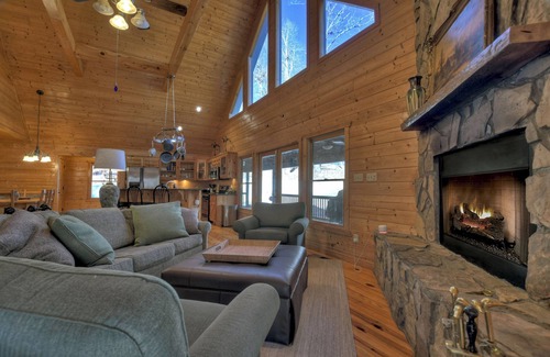 McCaysville Cabin | Stokes Haven | Pet Friendly | Hot Tub | Creek |