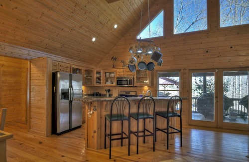 McCaysville Cabin | Stokes Haven | Pet Friendly | Hot Tub | Creek |