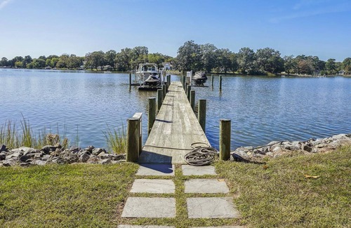 Unionville House | Stone Anchor Farm - An unforgettable waterfront estate on Oak Creek!