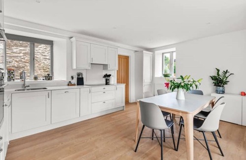 South Milton House | Stone Barn Close to Thurleston and Salcombe - 5 min from the beach!