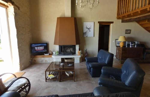Larressingle House | Stone barn converted into gite near Condom in a quiet hamlet