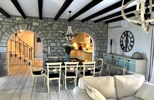 Selinitsa Villa | Stone-built cottage in Gythio, Mani | ‘Liopetra’