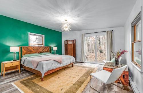Kabletown House | Stone Cabin on Valley View - Firepit & Hot Tub