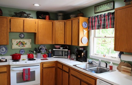 Black Mountain House | Stone Circle Cottage | Pet Friendly & 5 Min. to Black Mountain!