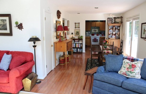 Black Mountain House | Stone Circle Cottage | Pet Friendly & 5 Min. to Black Mountain!