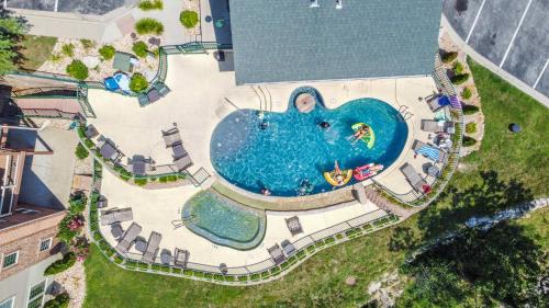 Indian Point House | Stone Cliff Relaxation with Resort Amenities