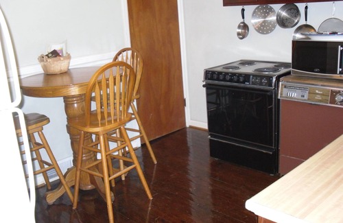 Lexington House | Stone Cottage @ Calumet Spring On 4 Beautiful Acres Of Kentucky Bluegrass!
