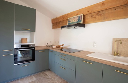 Roquebrun Cottage | Stone cottage, isolated in the heart of the vineyards, close to the river
